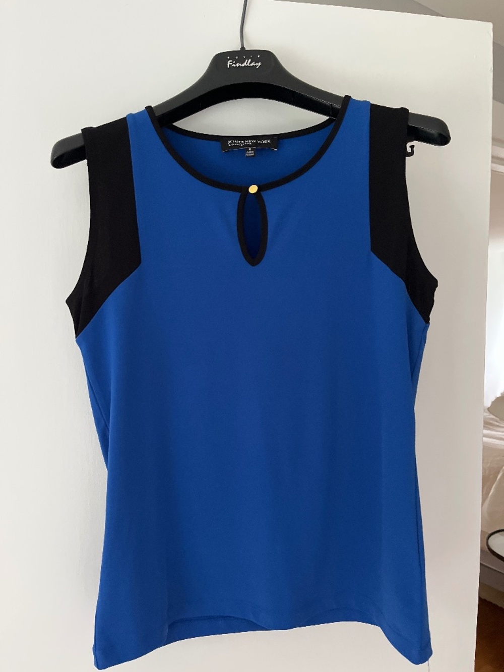 Keyhole Sleeveless Top